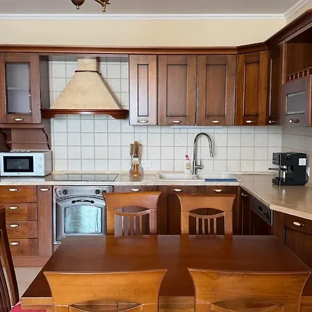 2br Near New Bazaar 2 Baths Sleeps 5 * Tirana