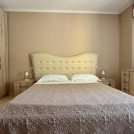 33bs New Bazaar Apartment