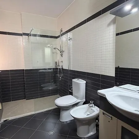 2br Near New Bazaar 2 Baths Sleeps 5 Tirana